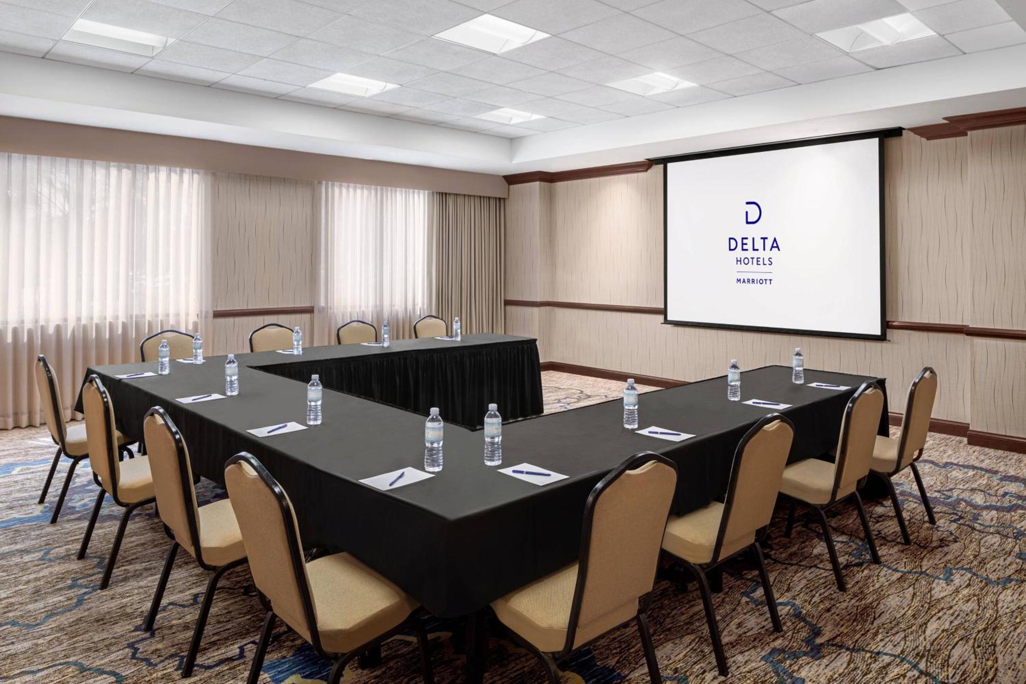 Delta Hotels by Marriott Anaheim Garden Grove Exterior foto